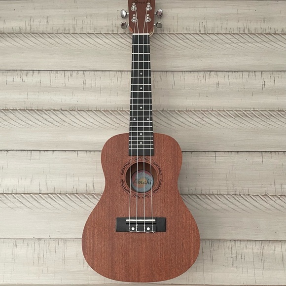Brown Amahi Concert Ukulele with Black Fretboard and Aquila strings - Picture 3 of 5